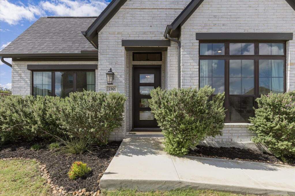4 Bedroom Single Family Home/House's Image 4