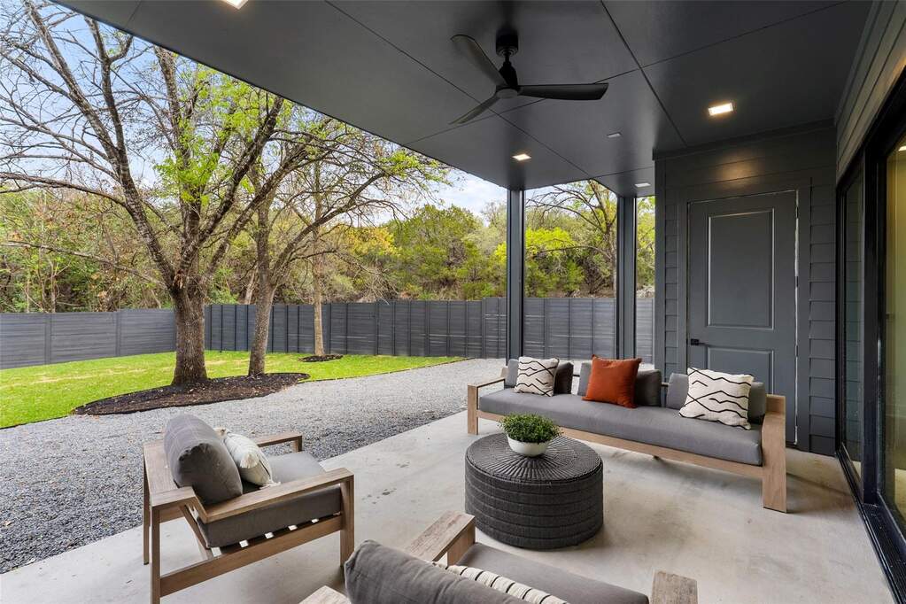 5 Bedroom Single Family Home/House's Image 14