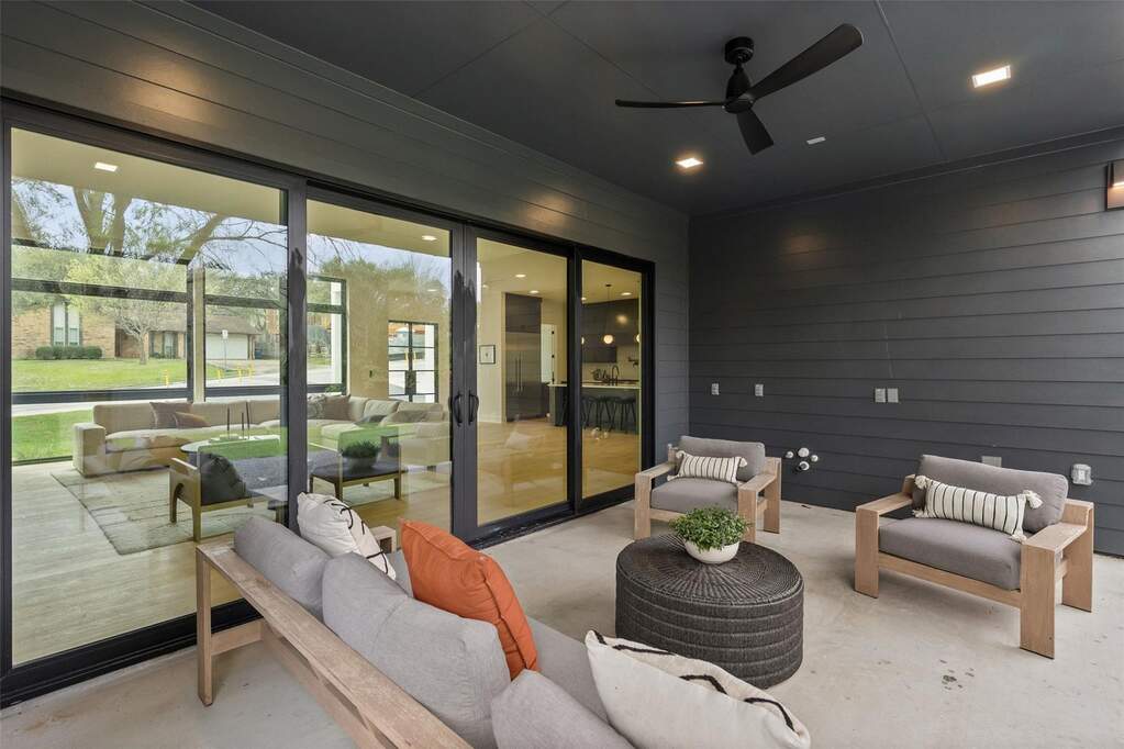 5 Bedroom Single Family Home/House's Image 15
