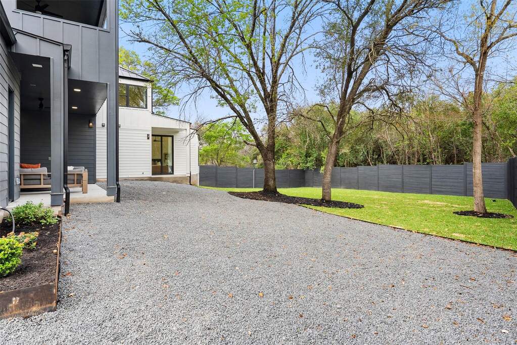 5 Bedroom Single Family Home/House's Image 21