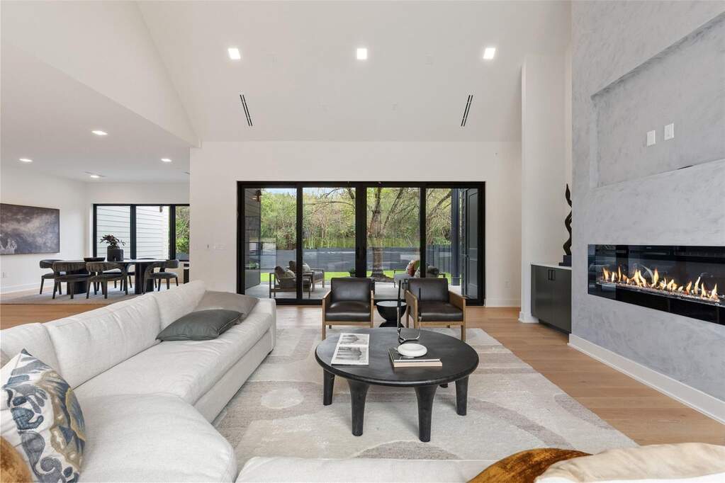 5 Bedroom Single Family Home/House's Image 24