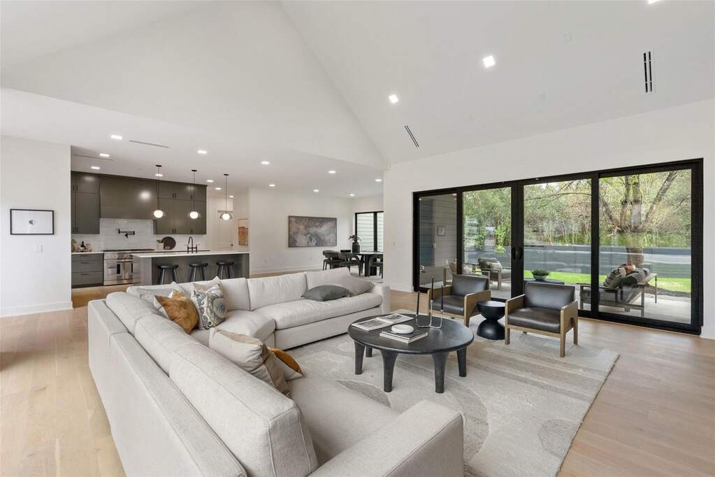 5 Bedroom Single Family Home/House's Image 25