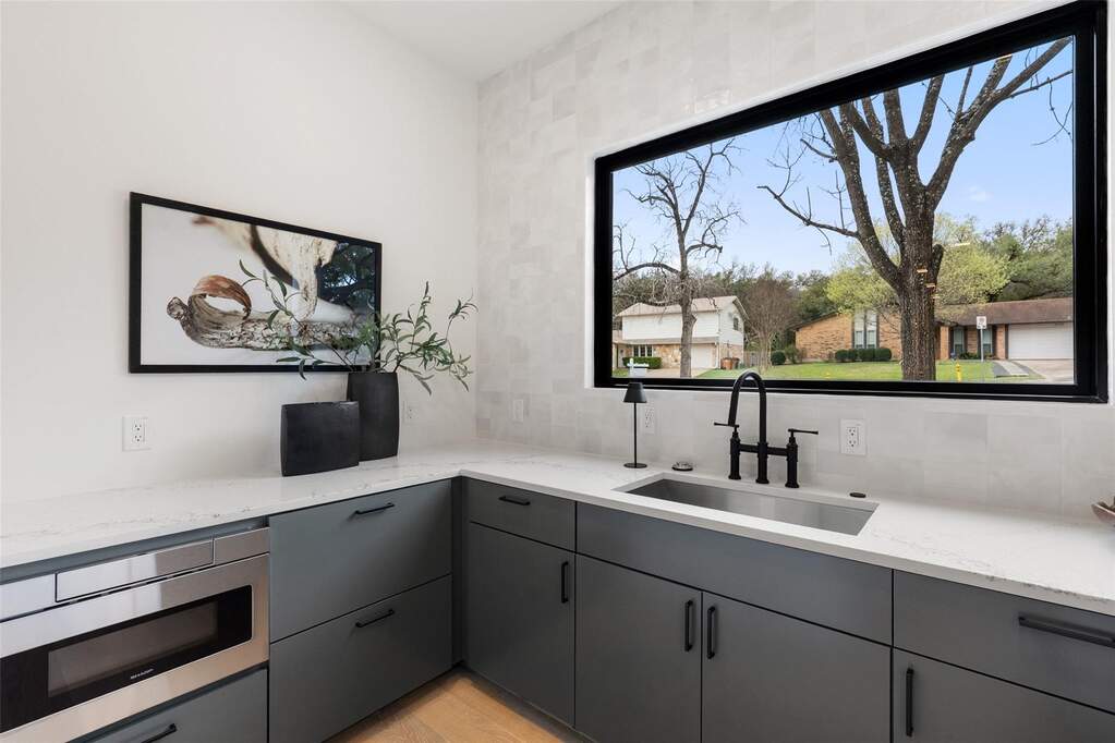 5 Bedroom Single Family Home/House's Image 27