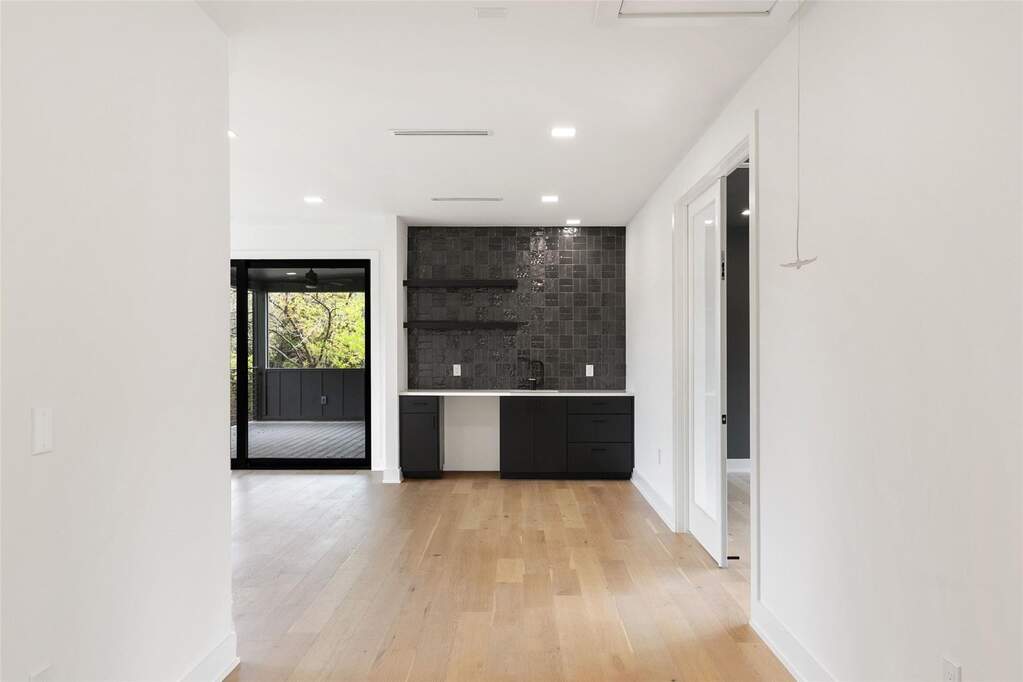 5 Bedroom Single Family Home/House's Image 30