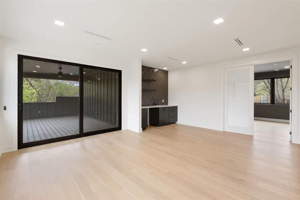 5 Bedroom Single Family Home/House's Image 31