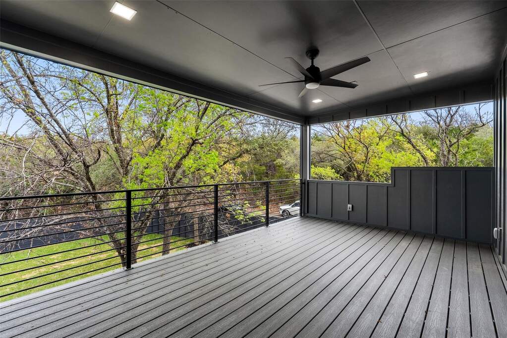 5 Bedroom Single Family Home/House's Image 32