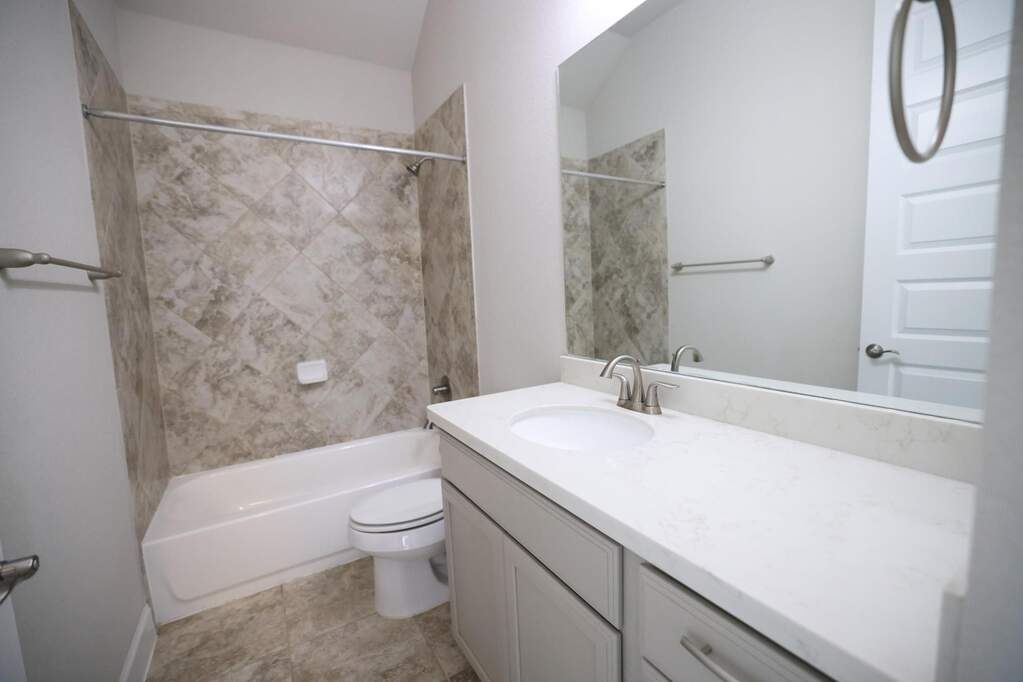 Shared bathroom between 2 front bedrooms