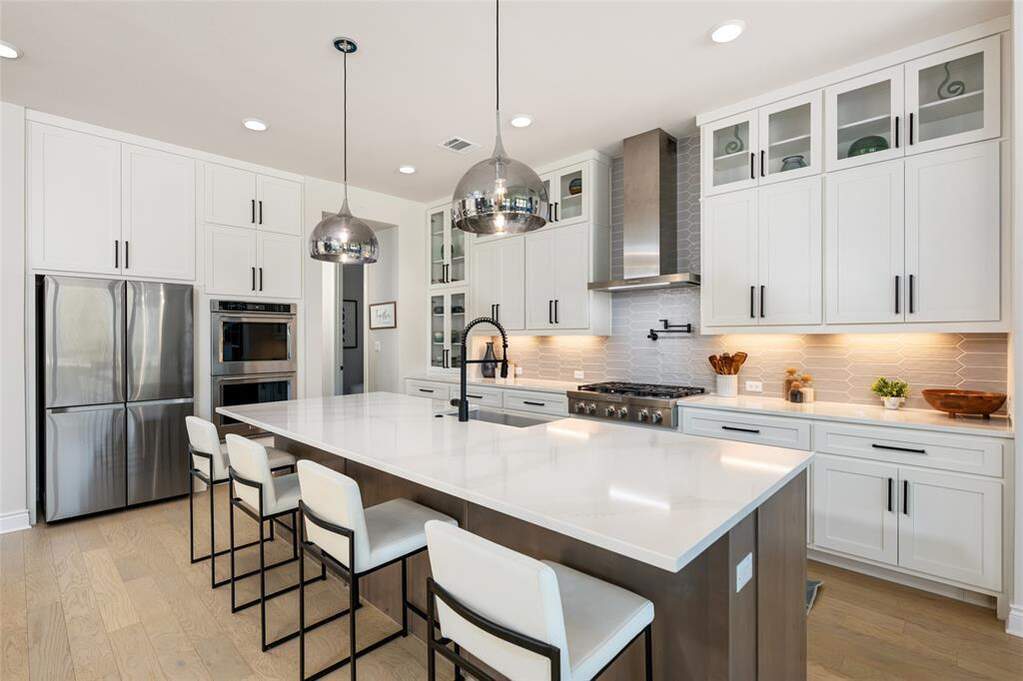 5 Bedroom Single Family Home/House's Image 9