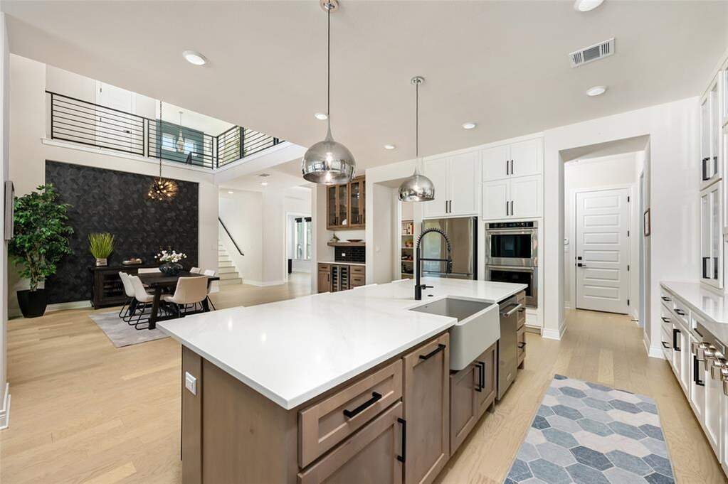 5 Bedroom Single Family Home/House's Image 10