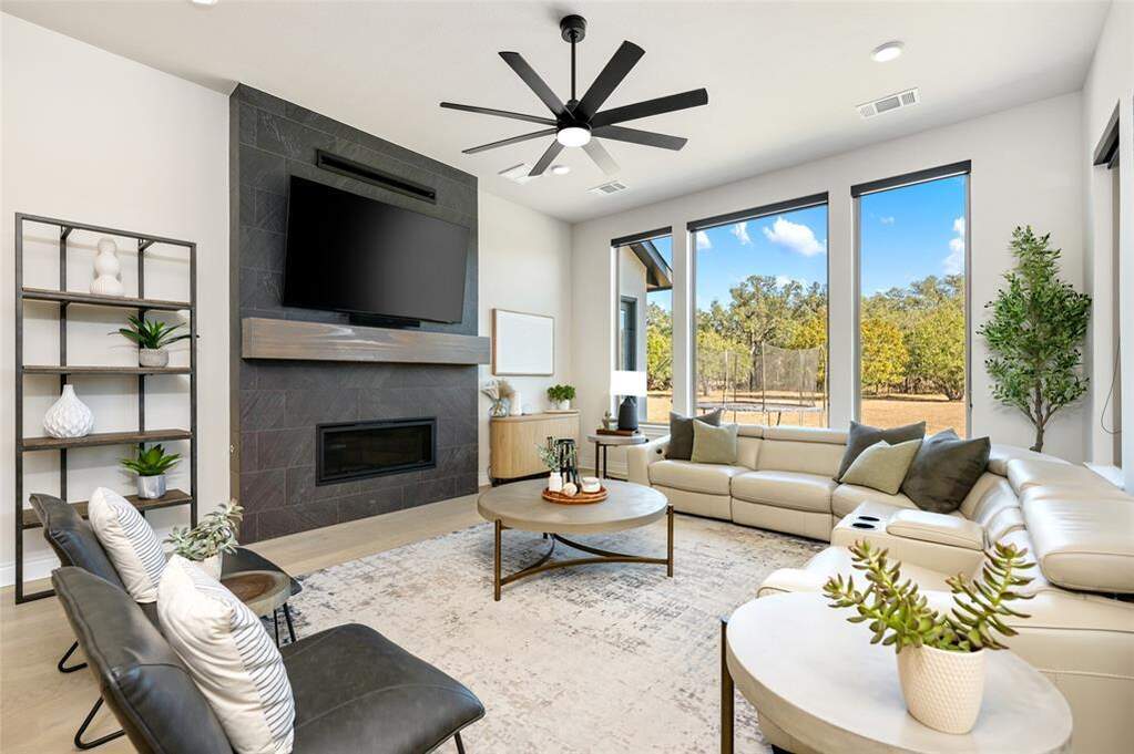5 Bedroom Single Family Home/House's Image 12