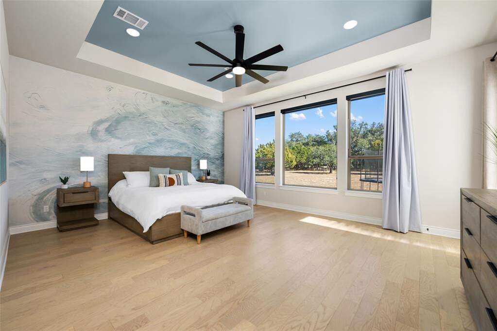 5 Bedroom Single Family Home/House's Image 14