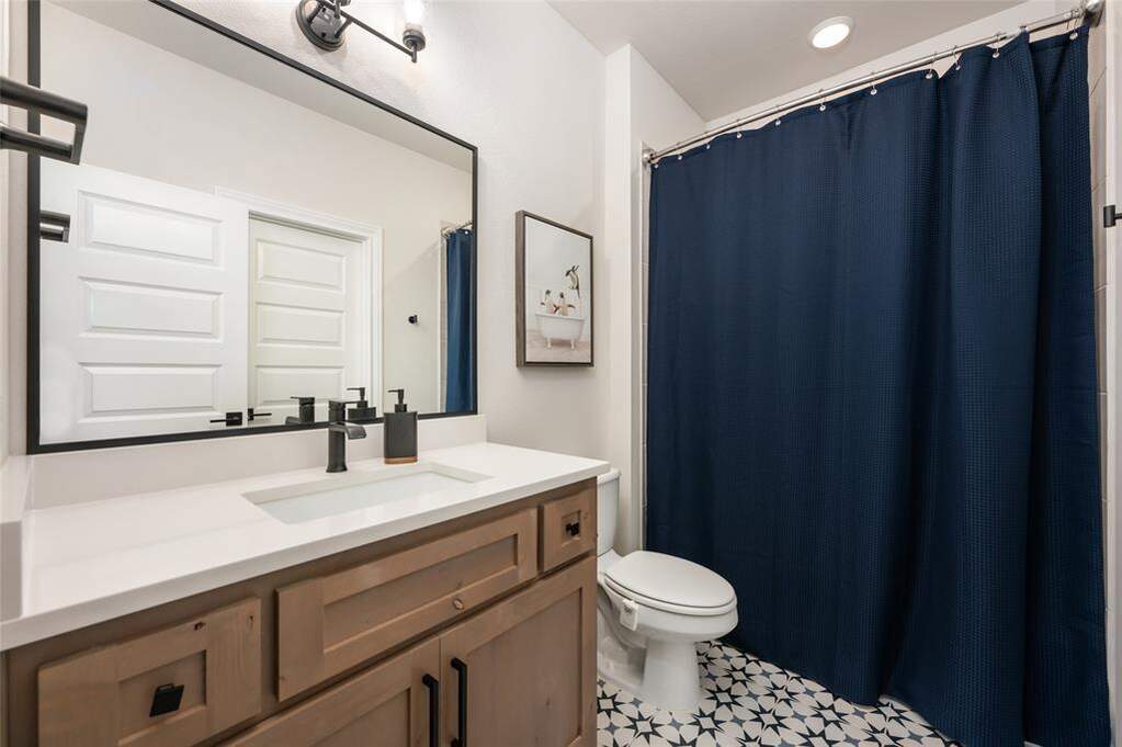 5 Bedroom Single Family Home/House's Image 28