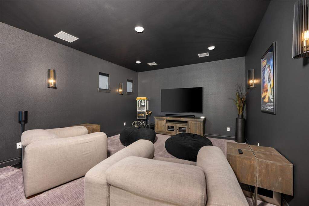 5 Bedroom Single Family Home/House's Image 31