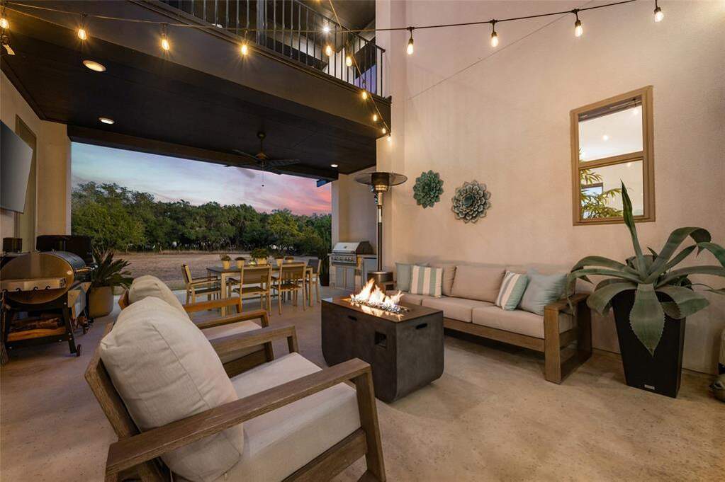 5 Bedroom Single Family Home/House's Image 33
