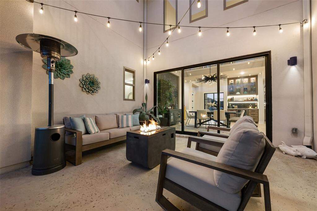 5 Bedroom Single Family Home/House's Image 34
