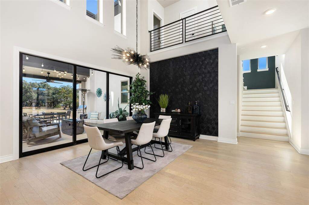 5 Bedroom Single Family Home/House's Image 5