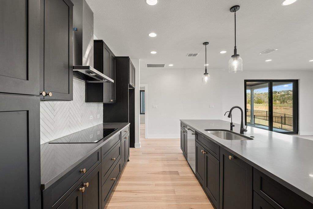 4 Bedroom Single Family Home/House's Image 9