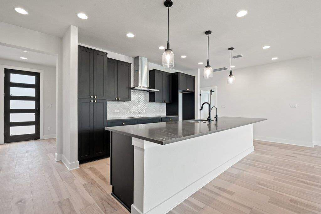 4 Bedroom Single Family Home/House's Image 12