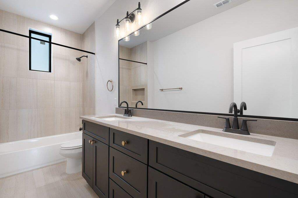 4 Bedroom Single Family Home/House's Image 22