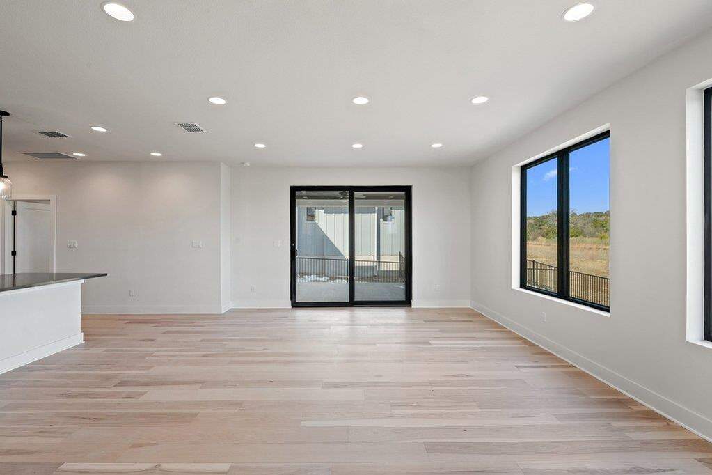 4 Bedroom Single Family Home/House's Image 4