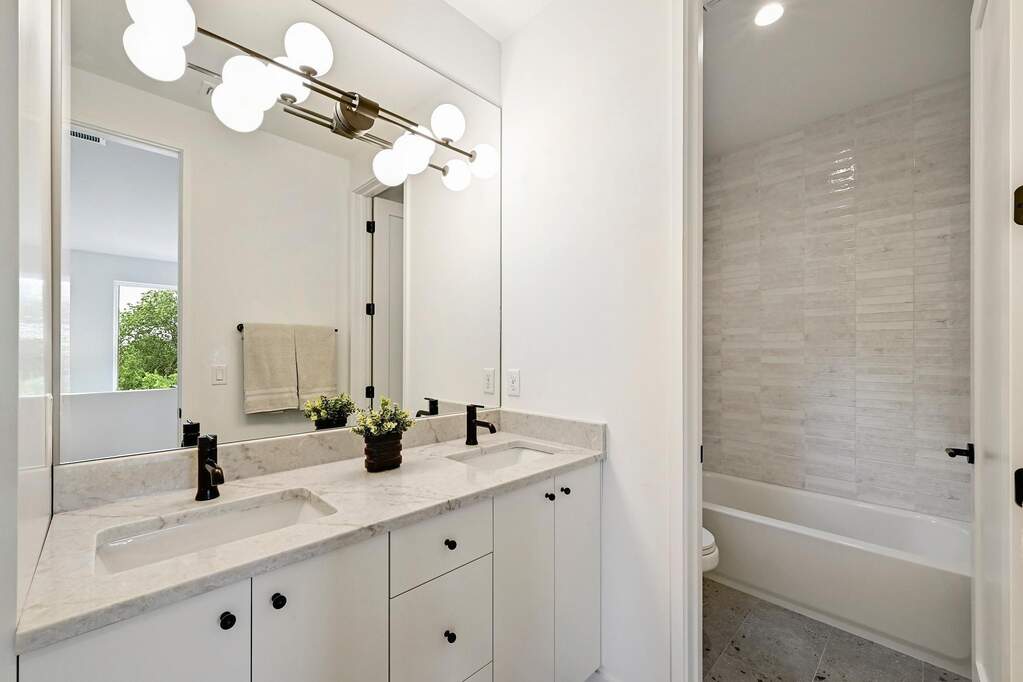 4 Bedroom Single Family Home/House's Image 18