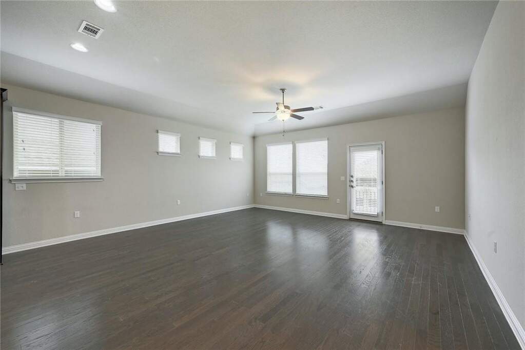 3 Bedroom Single Family Home/House's Image 7