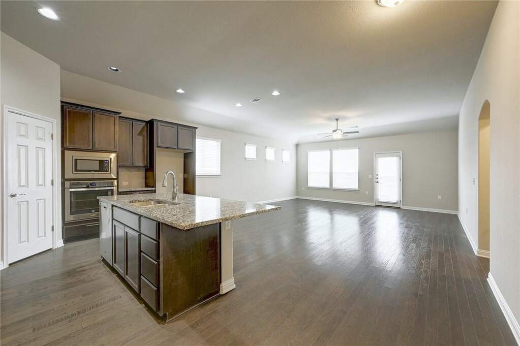 3 Bedroom Single Family Home/House's Image 9
