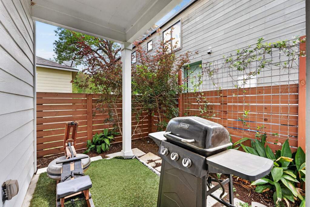 2 Bedroom Single Family Home/House's Image 7