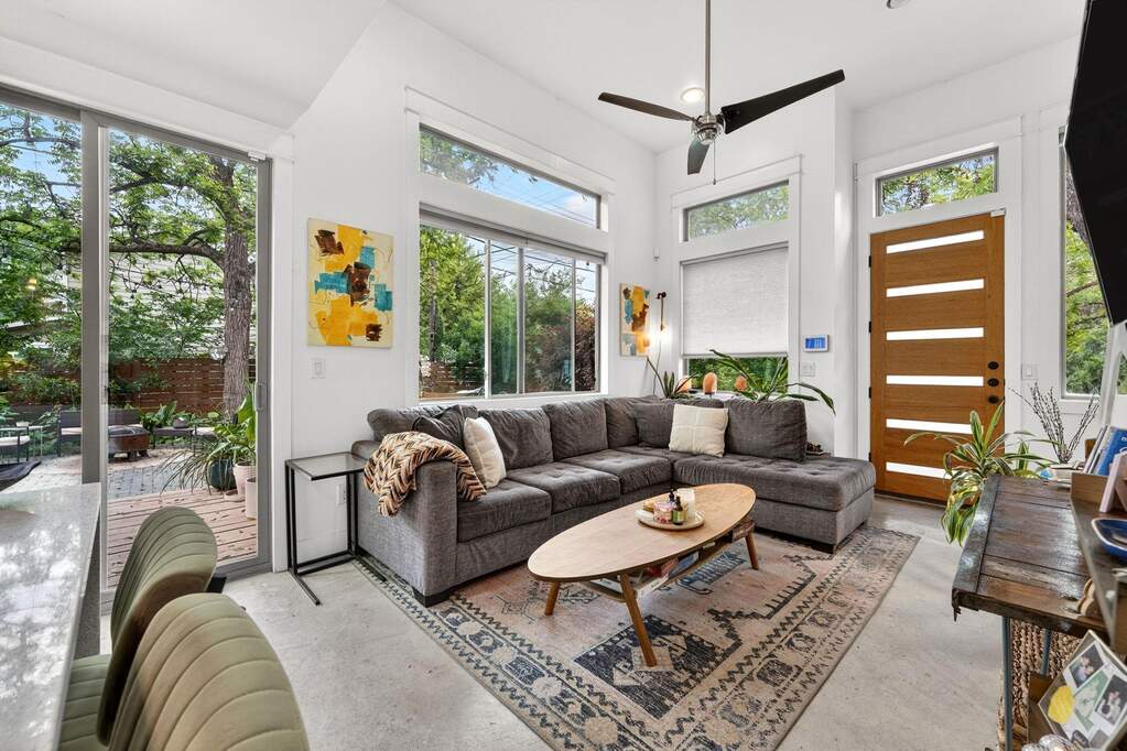 2 Bedroom Single Family Home/House's Image 8