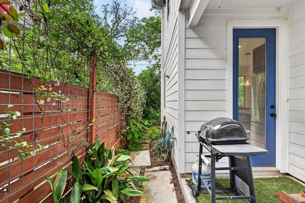 2 Bedroom Single Family Home/House's Image 6