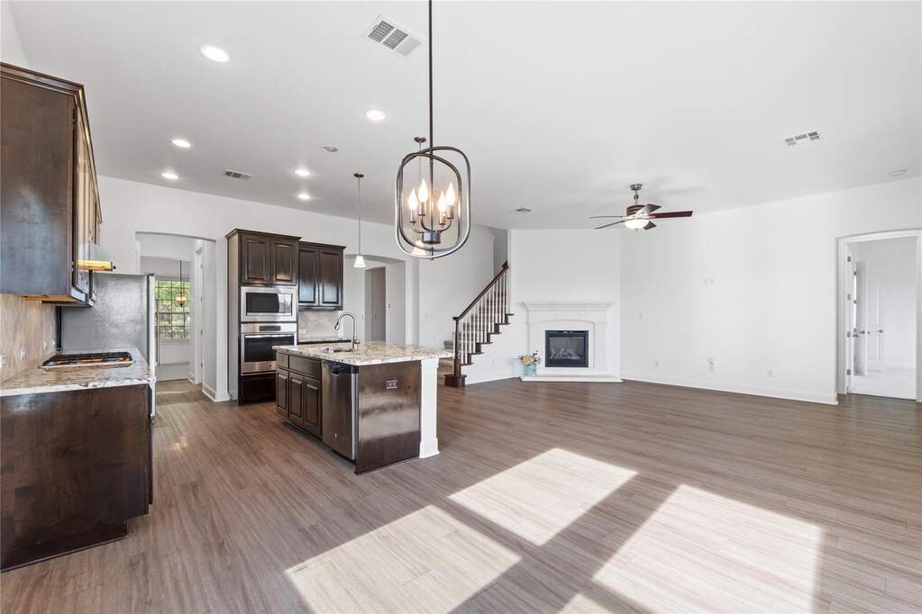 4 Bedroom Single Family Home/House's Image 8