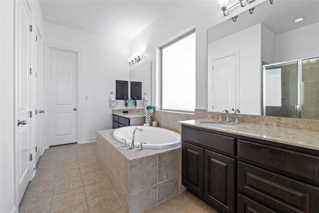 4 Bedroom Single Family Home/House's Image 11