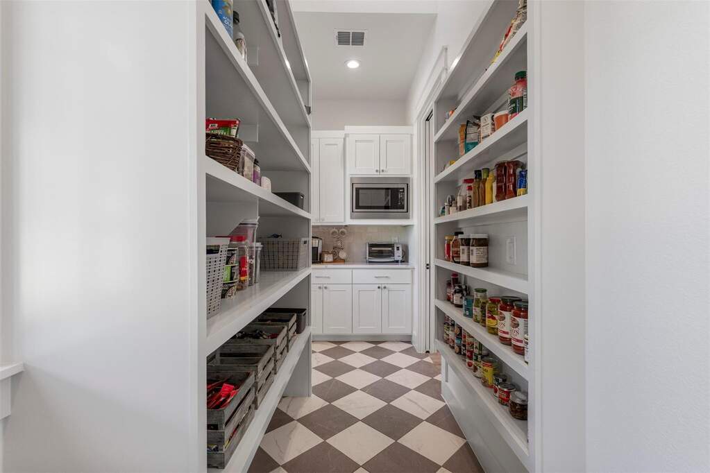 4 Bedroom Single Family Home/House's Image 16