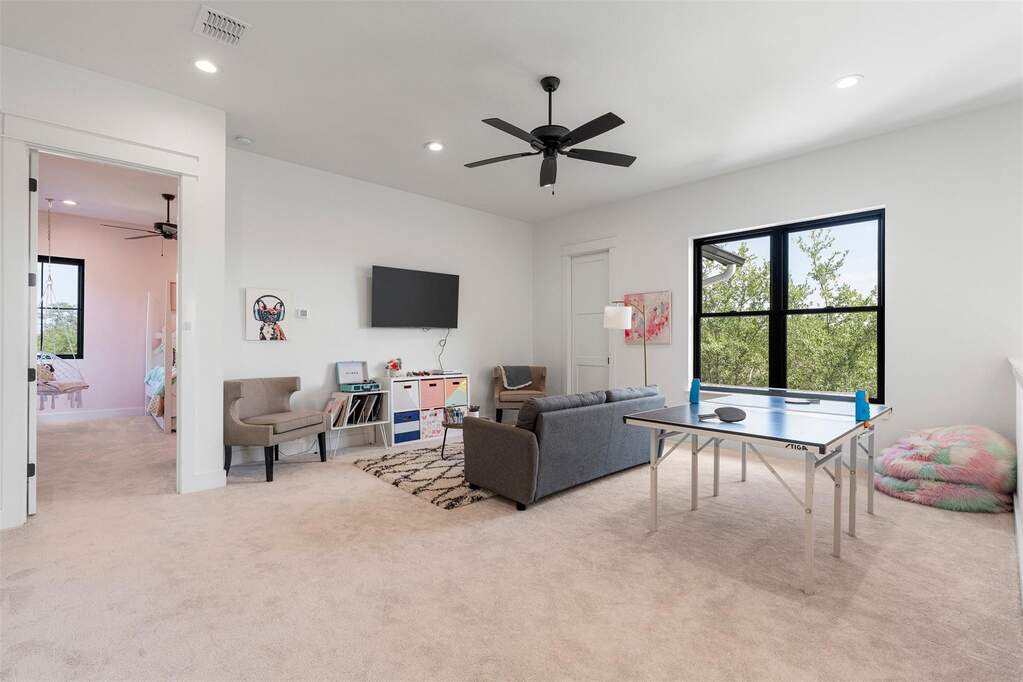 4 Bedroom Single Family Home/House's Image 28
