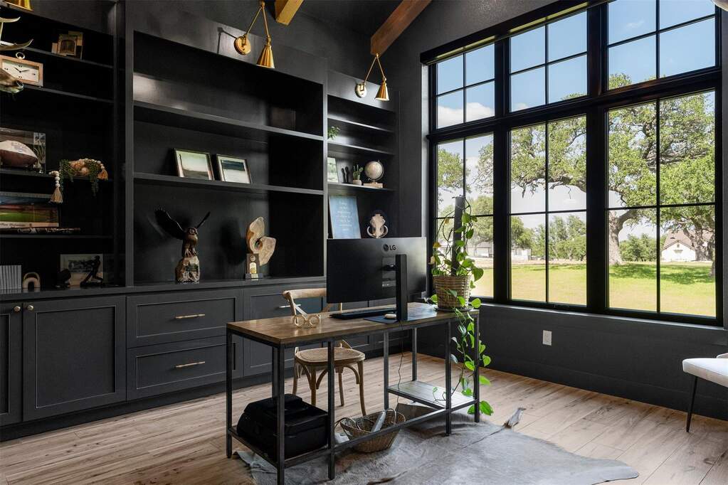 4 Bedroom Single Family Home/House's Image 3