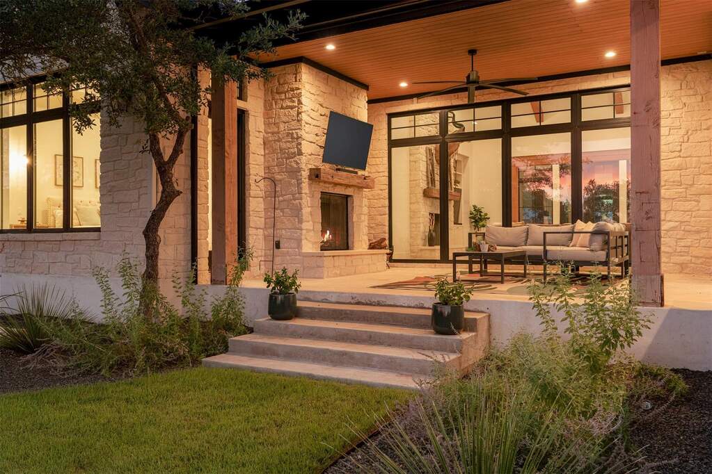 4 Bedroom Single Family Home/House's Image 4