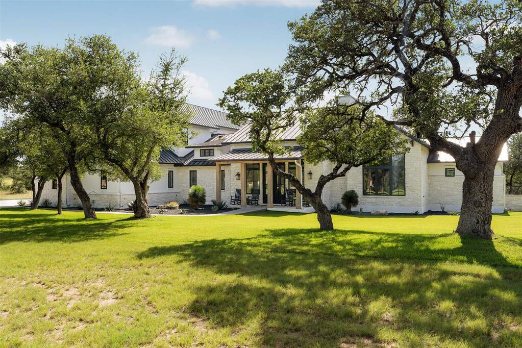 4 Bedroom Single Family Home/House's Image 5