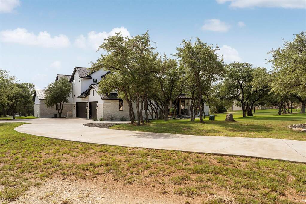 4 Bedroom Single Family Home/House's Image 6
