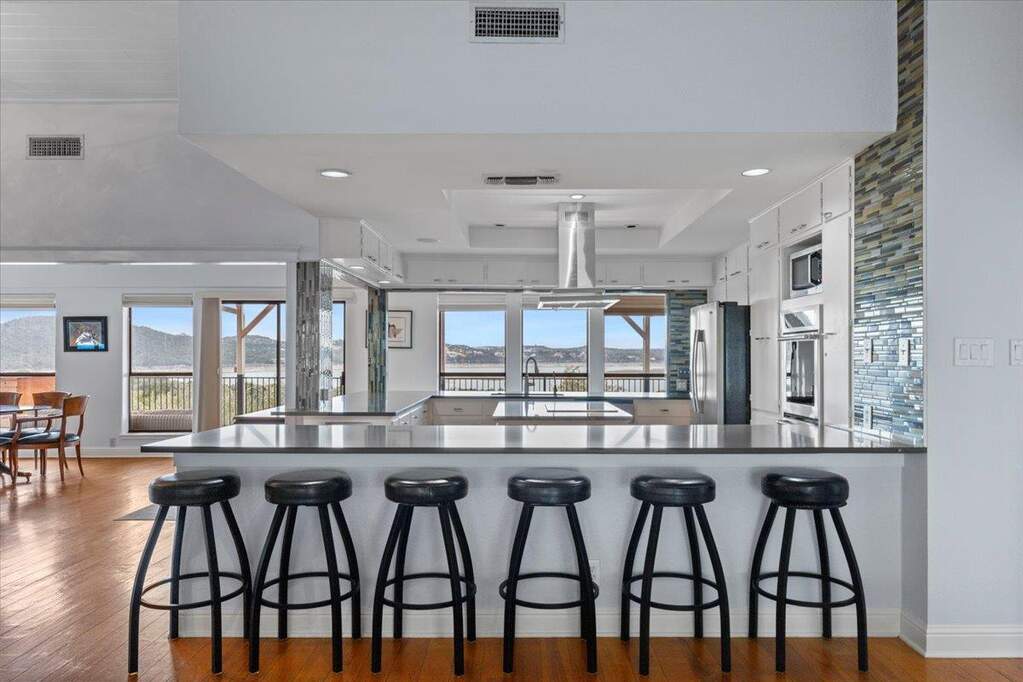 5 Bedroom Single Family Home/House's Image 15