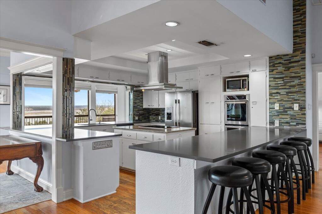 5 Bedroom Single Family Home/House's Image 16