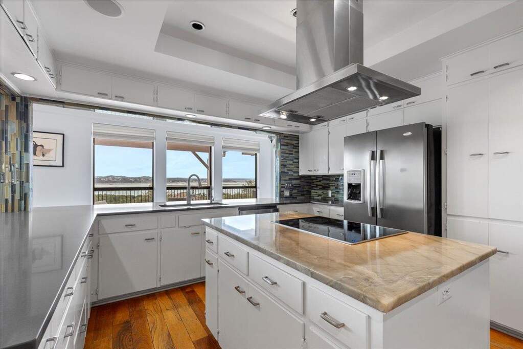 5 Bedroom Single Family Home/House's Image 22