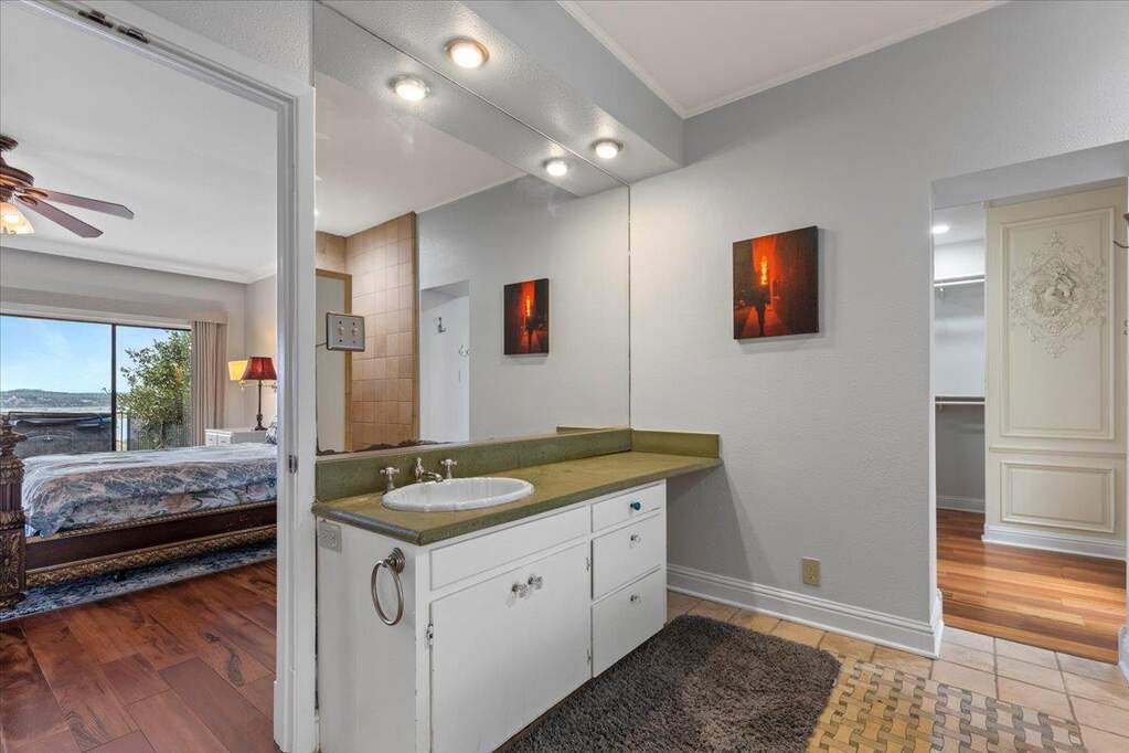 5 Bedroom Single Family Home/House's Image 25