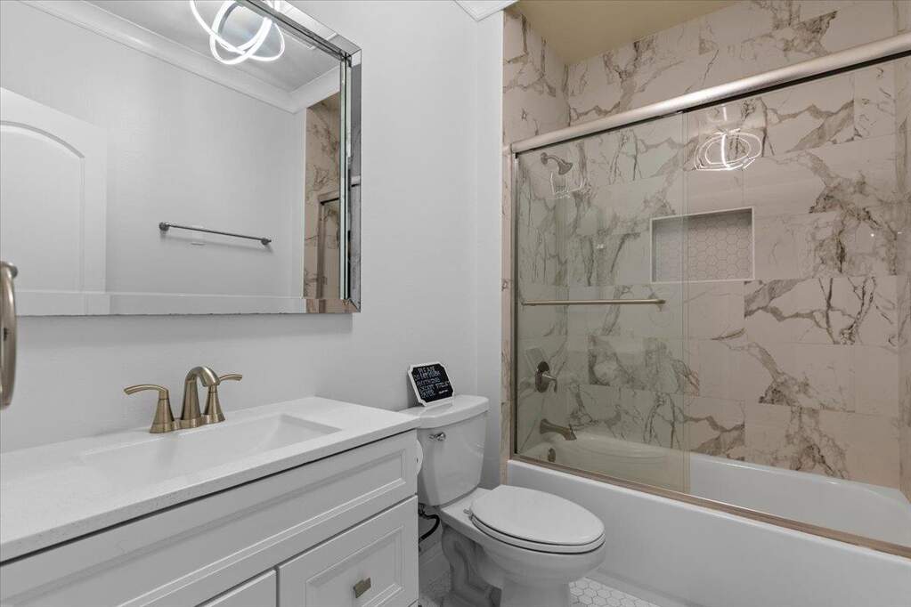 5 Bedroom Single Family Home/House's Image 28