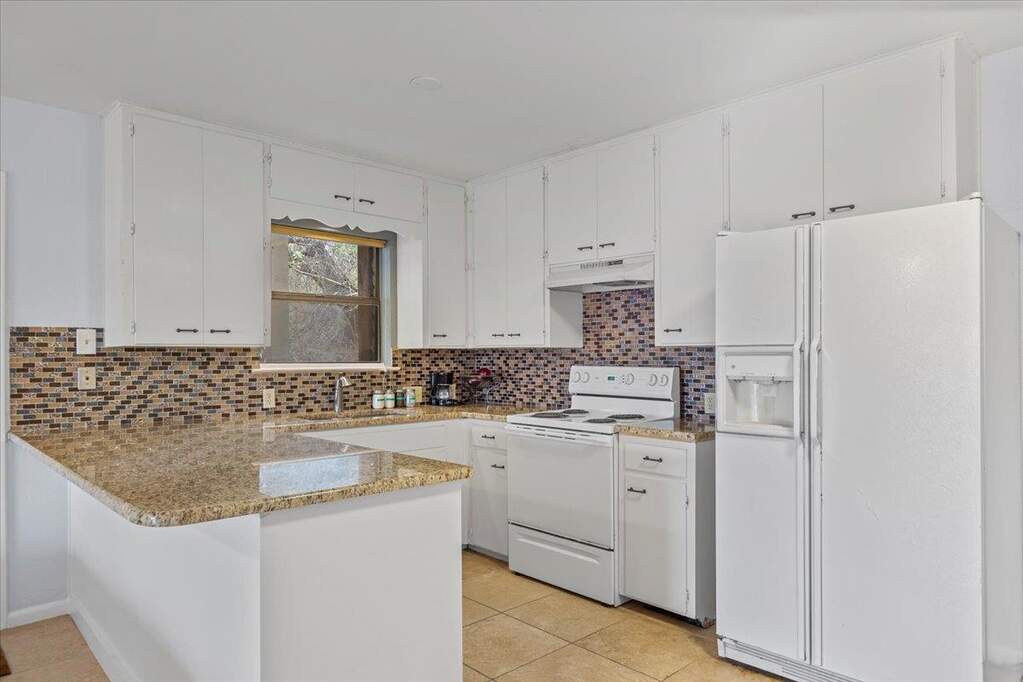 5 Bedroom Single Family Home/House's Image 34
