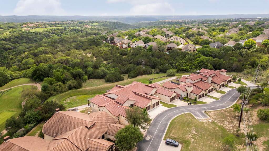 Easy living in Steiner Ranch with green space and golf course views!