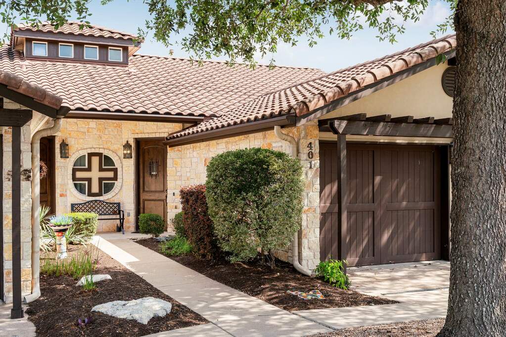 2 Bedroom Single Family Home/House's Image 3