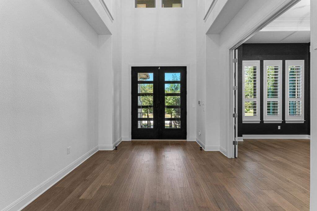5 Bedroom Single Family Home/House's Image 3