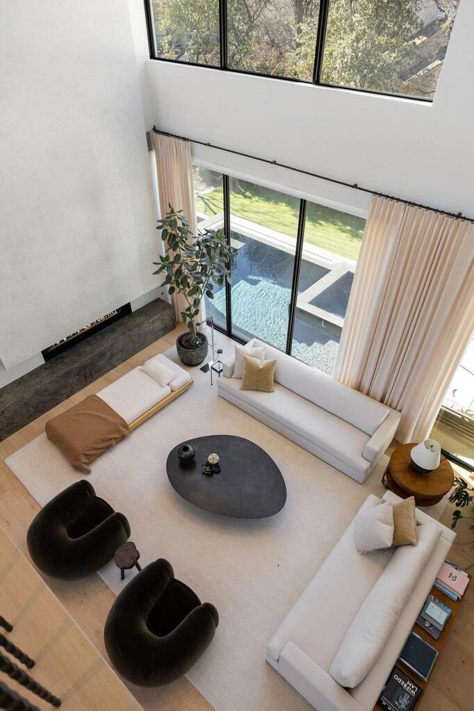 4 Bedroom Single Family Home/House's Image 8