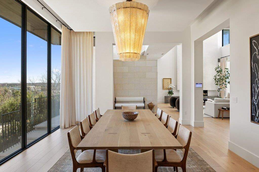 4 Bedroom Single Family Home/House's Image 10