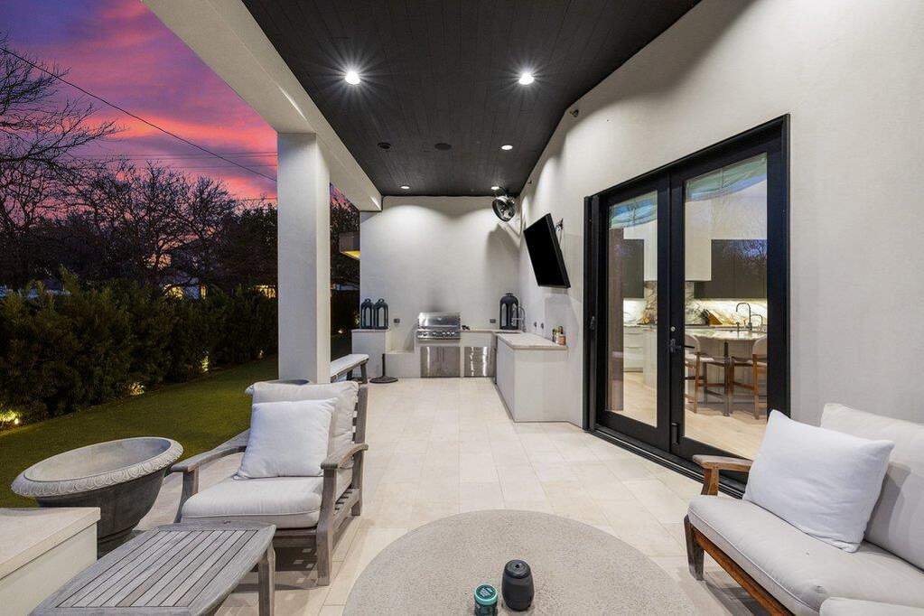 4 Bedroom Single Family Home/House's Image 18